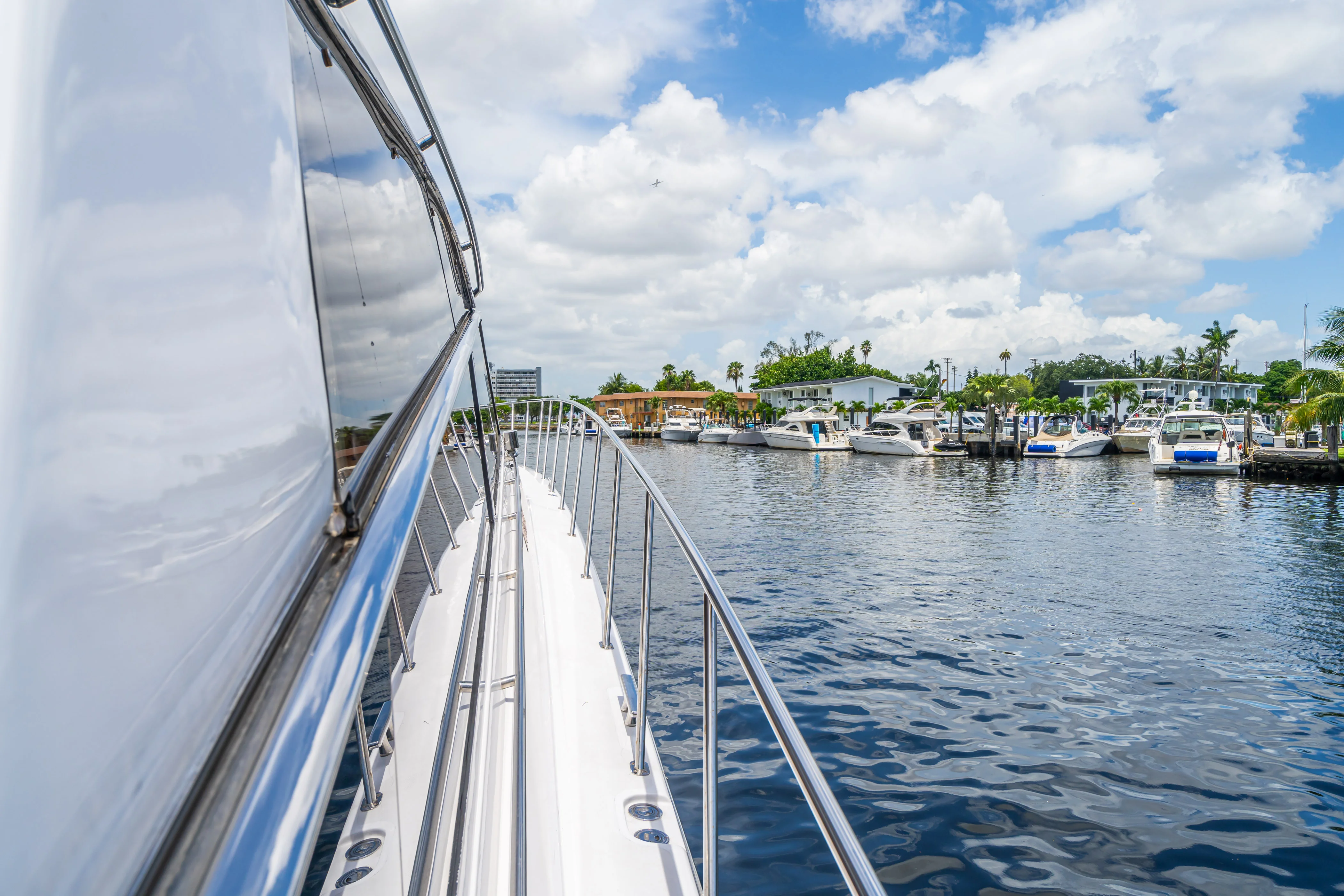 85ft Baia sport performance features